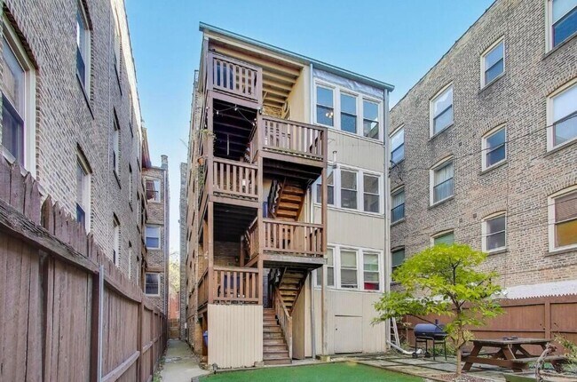 Building Photo - 1628 W Columbia Ave