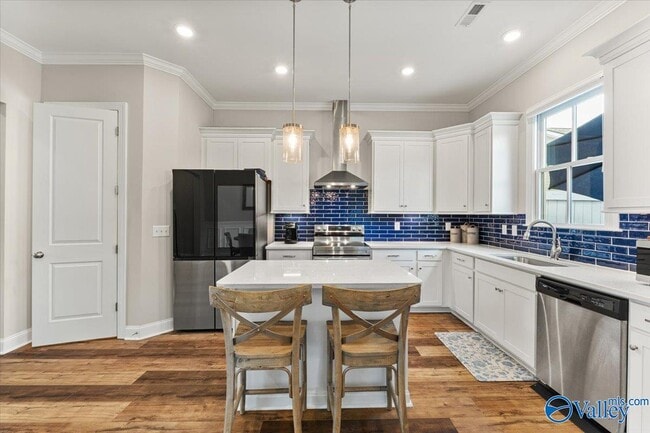 Building Photo - 38 Pine St