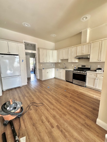 Primary Photo - 220 Monterey Blvd