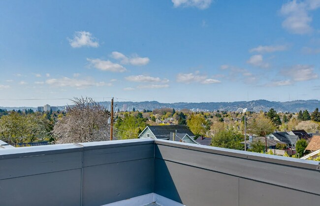 Building Photo - CRB2195