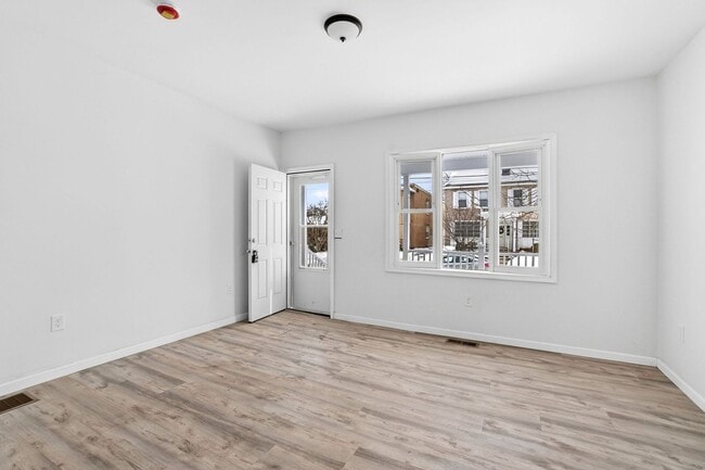 Building Photo - 398-400 N. Maple Ave