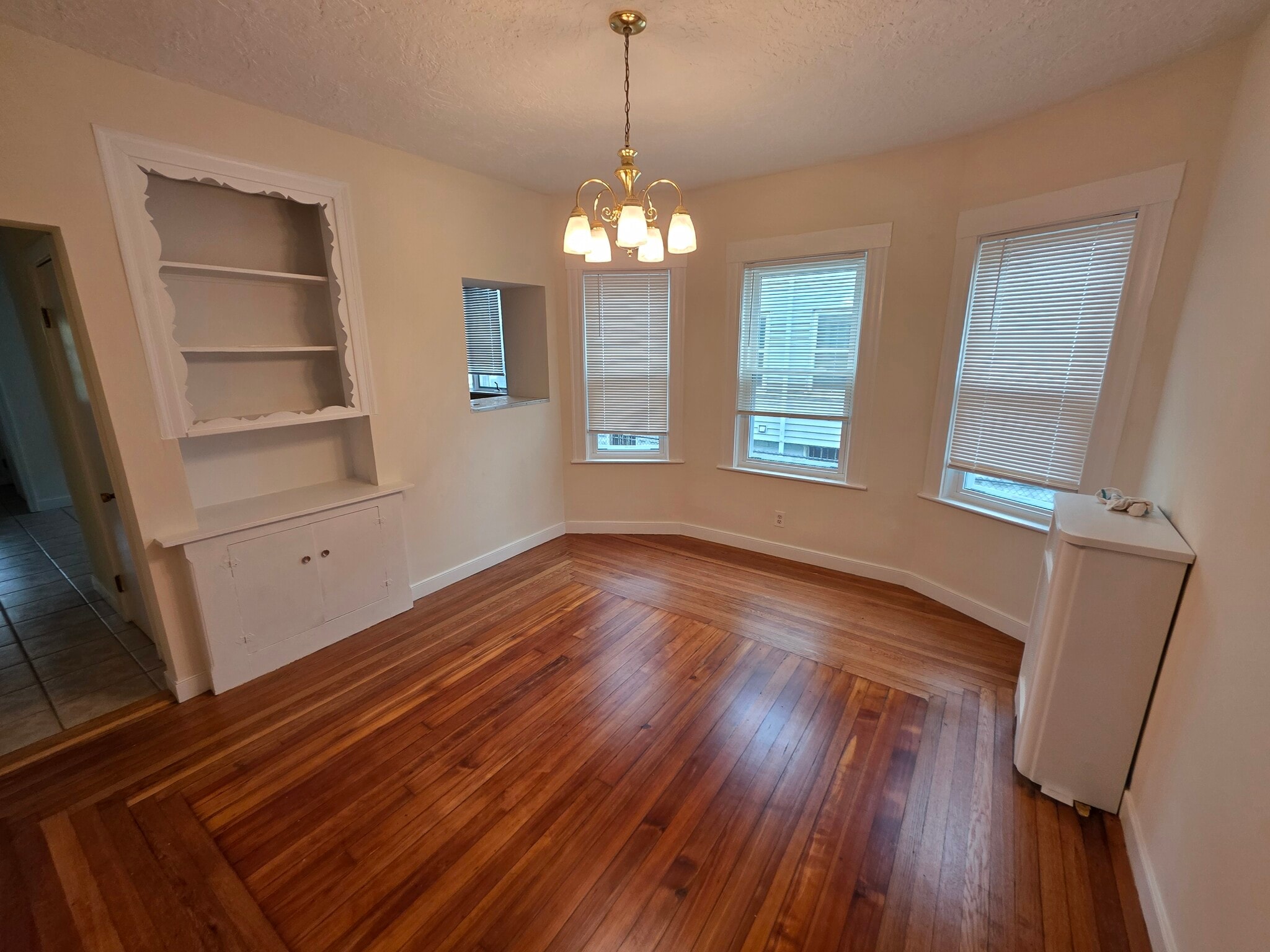 Building Photo - 1028 Fellsway