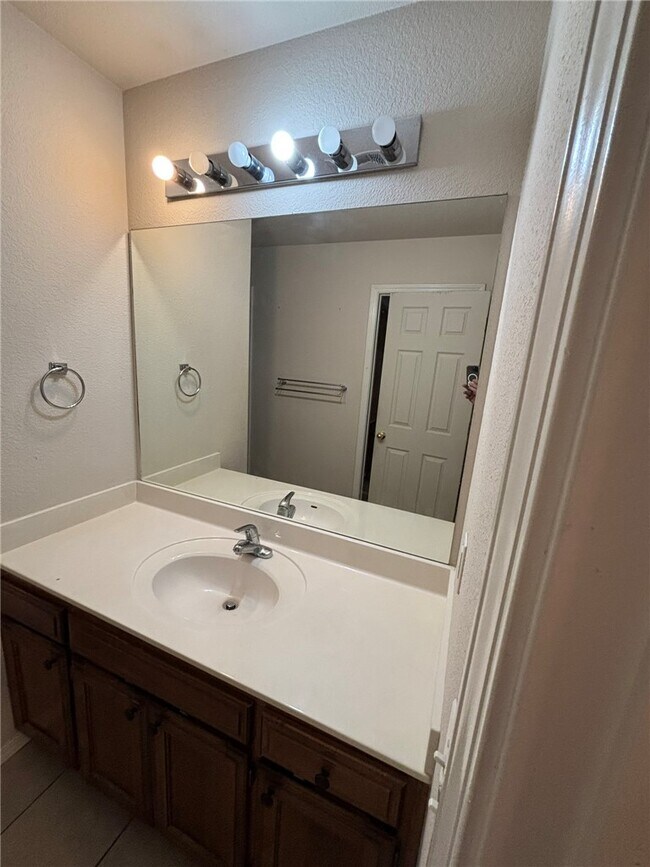 Building Photo - 3107 SW Amberwood Ave