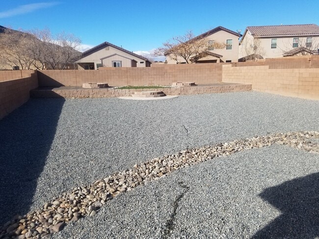 Building Photo - 3 bed 2 bath home in Los Lunas  MOVE IN SPECIAL!