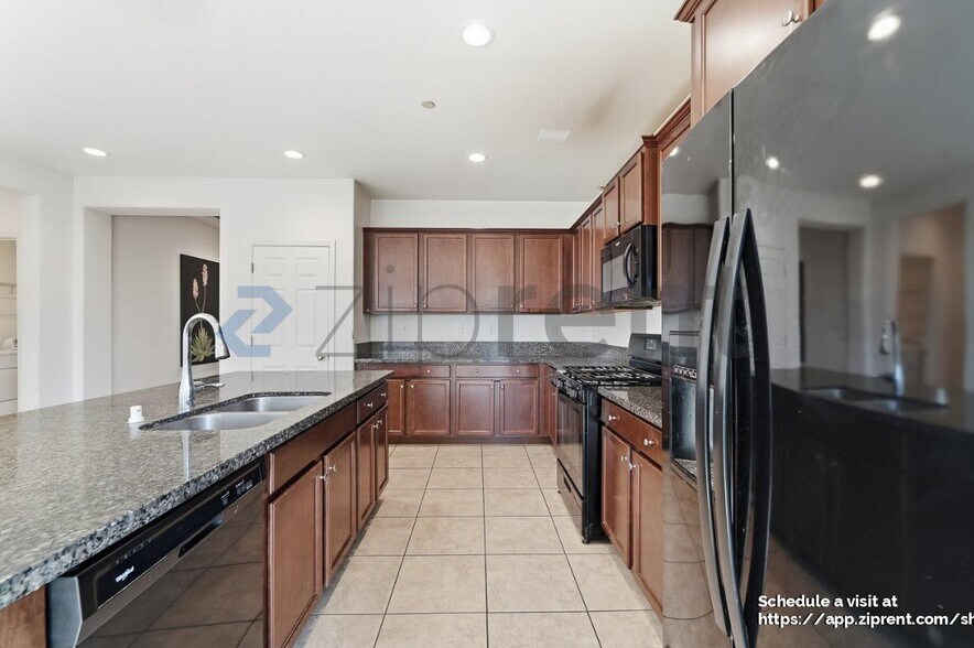 Building Photo - 4607 N Casey Ave