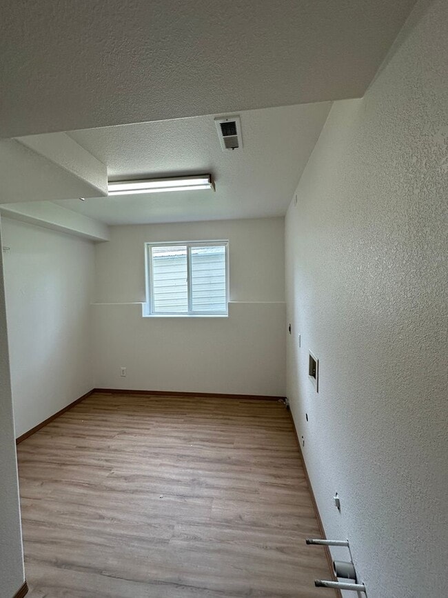 Building Photo - Riverside Harbor Two Story Home