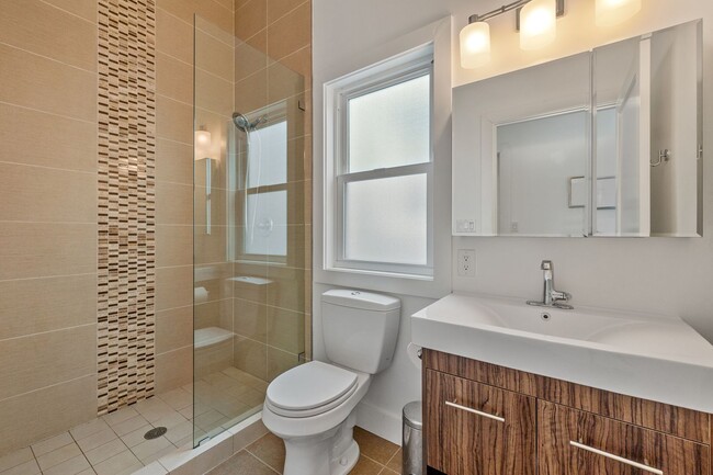 Building Photo - 2 Bed, 2 Bath - Top Floor Modern Mission C...