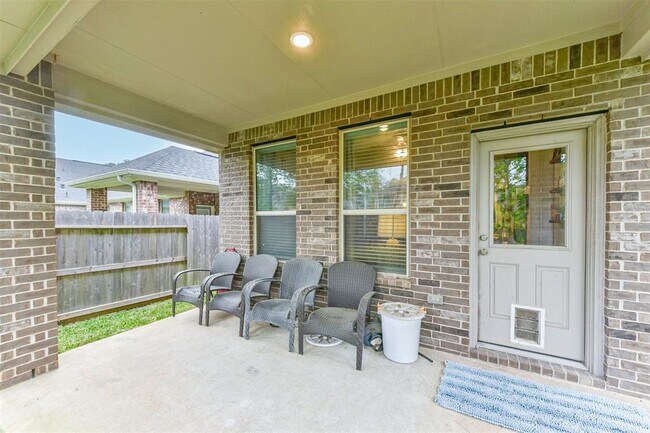 Building Photo - 123 Buttonwood Ct