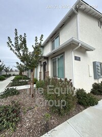 Building Photo - 414 S Summit St