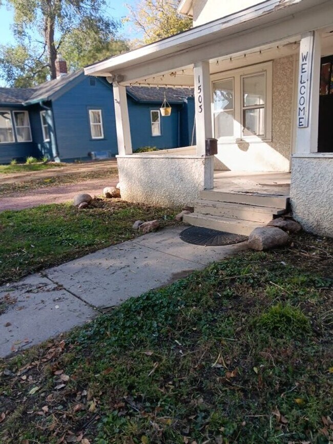 Primary Photo - Cozy 3 bedroom next to Avera Hospital in C...
