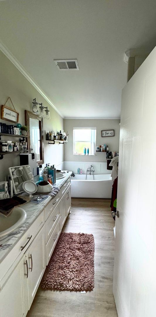 Building Photo - Spacious 5-Bedroom, 3-Bath Home with Marsh...