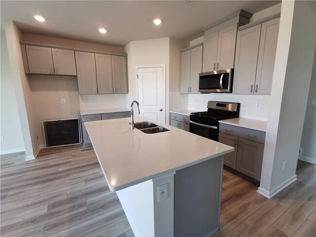 Building Photo - 6025 White Sycamore Pl