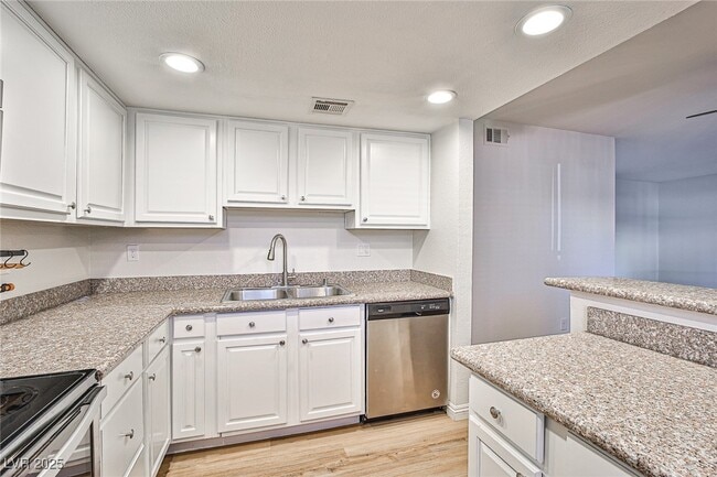 Building Photo - 5493 Indian River Dr