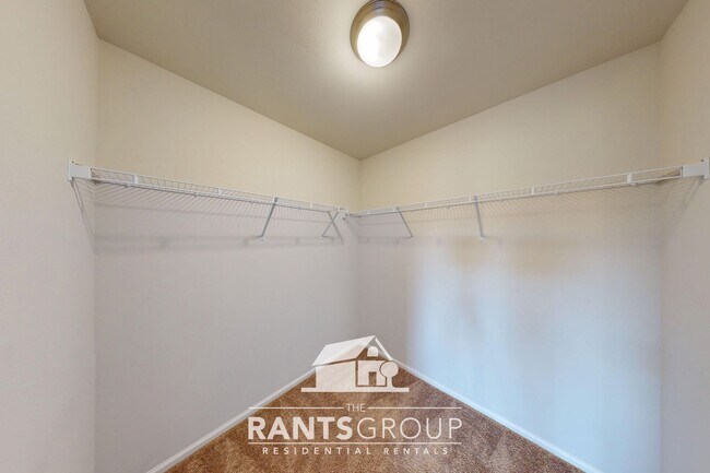 Building Photo - Great Location! Easy JBLM Commute!