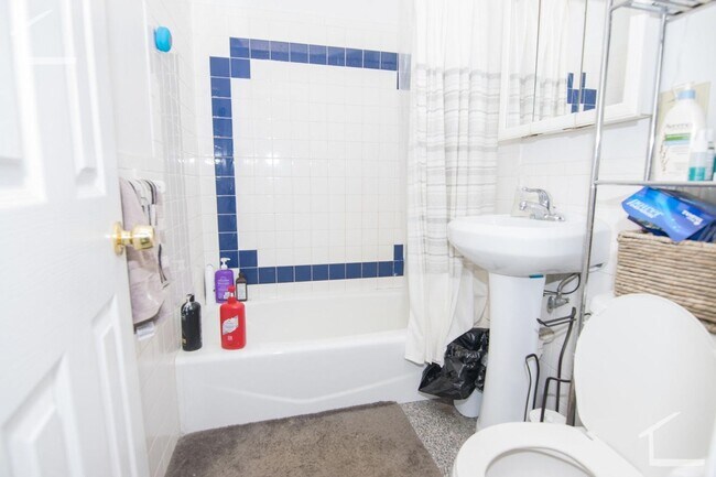 Building Photo - Beautiful apartment/ great value in Bright...