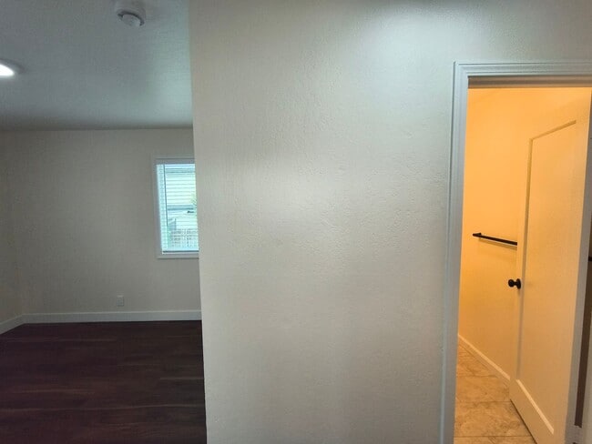 Building Photo - Newly Remodeled Spacious 1BD/1BTH Located In Hayward Near Mission Blvd!!!