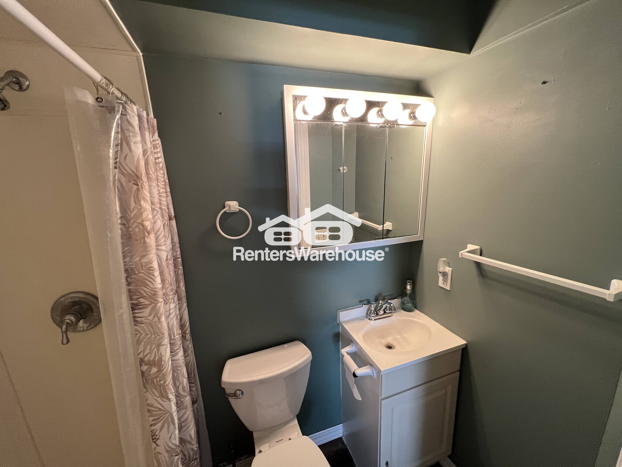 Building Photo - 9371 Country Dr