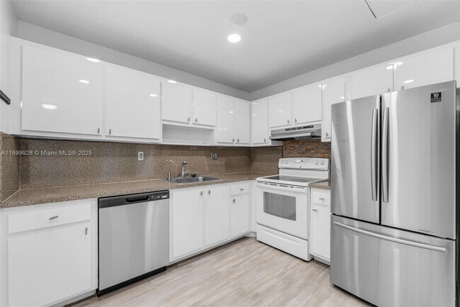 Building Photo - 12820 SW 43rd Dr