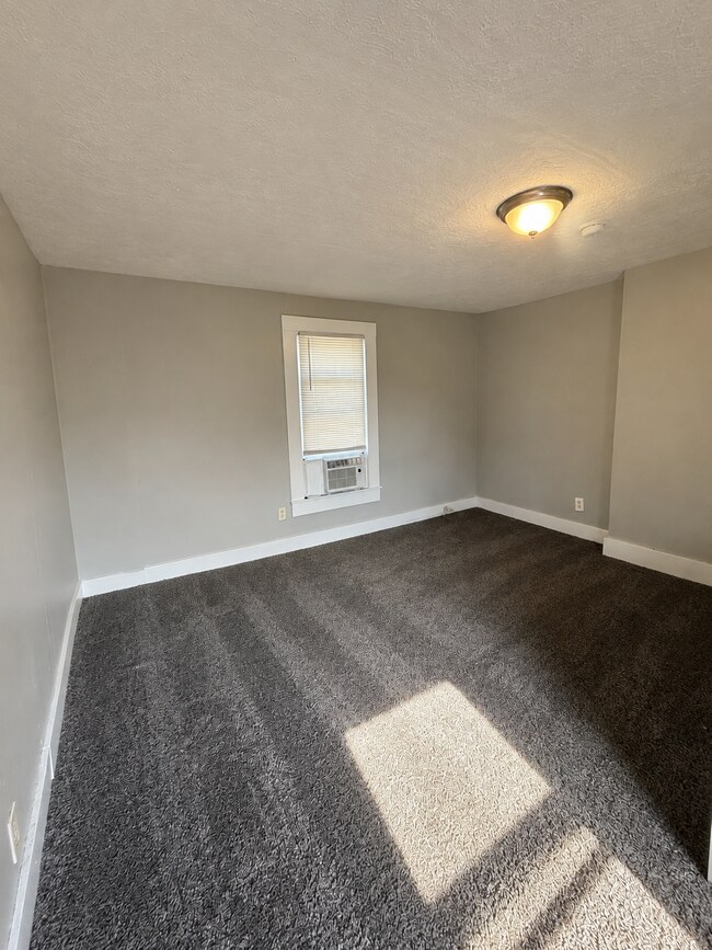 Building Photo - 1512 Bluegrass Ave