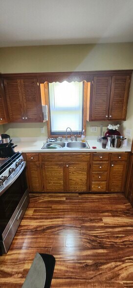 Building Photo - 3640 Oak Ter