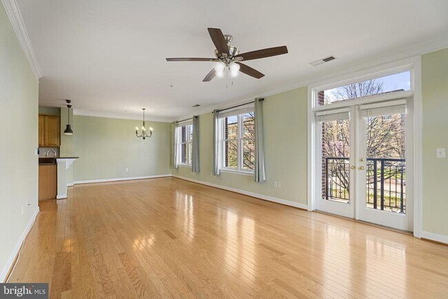 Building Photo - 35 E All Saints St