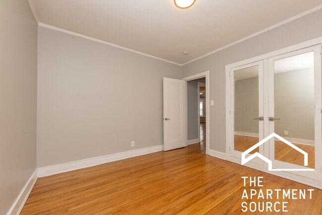 Building Photo - 201 Kedzie St