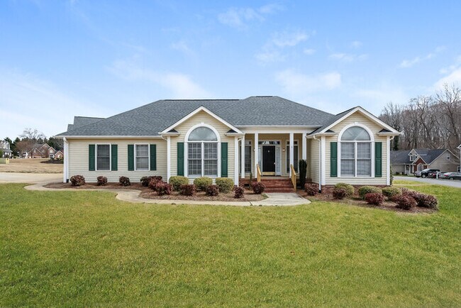 Primary Photo - 3-Bedroom Home in Simpsonville, SC