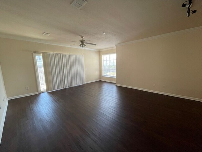 Building Photo - Gardens of Bridgehampton - 2 Bed - 2 bath ...