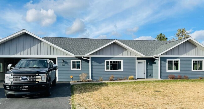 Building Photo - High-end home with 3 car garage and panoramic views of Big Mountain!