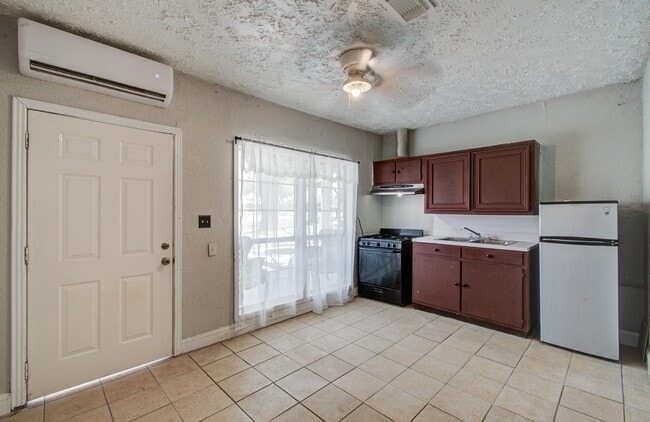 Building Photo - 12313 Kayla Ln