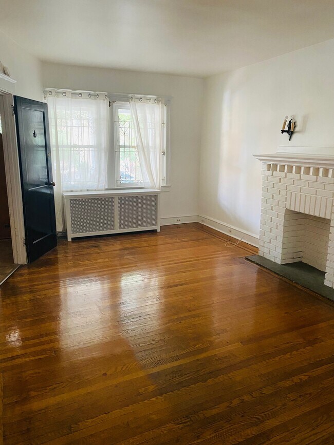 Building Photo - 882 Corinthian Ave