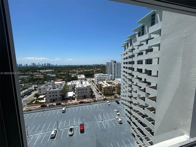 Building Photo - 2899 Collins Ave
