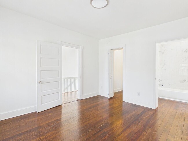 Building Photo - 1703 Oakdale Ave