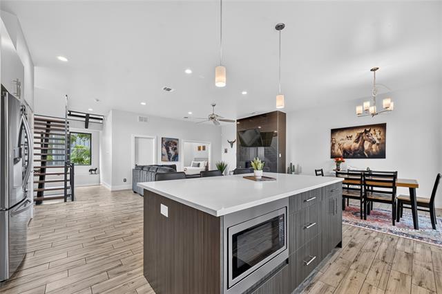 Building Photo - 410 Melba St