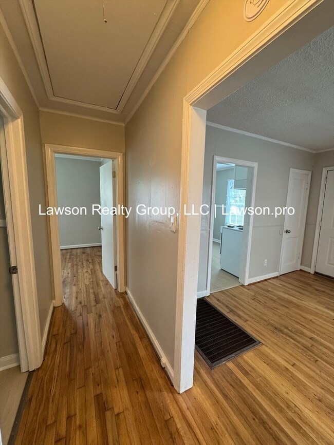 Building Photo - Affordable & Updated Three Bedroom in Salem!
