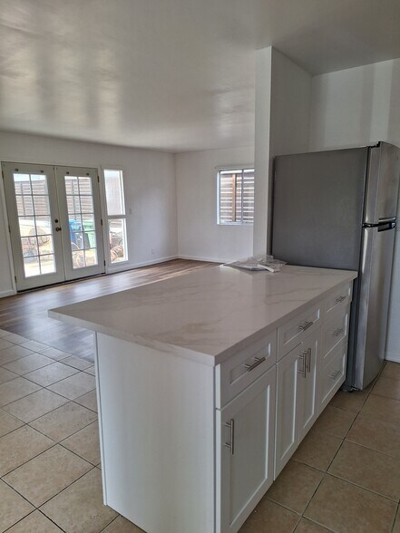 Building Photo - 1835 N Ave 53