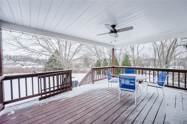 Building Photo - 979 Barclay Rd