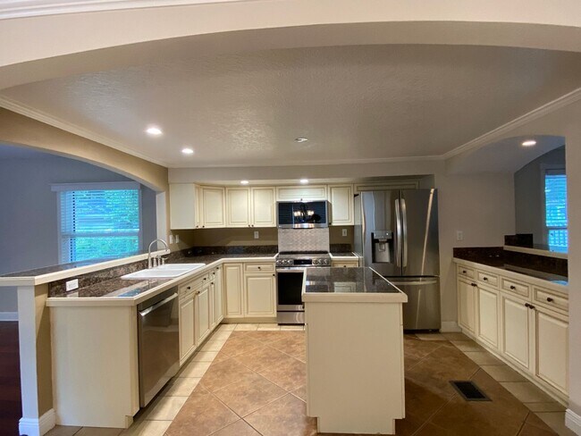 Building Photo - Charming 3 Bed, 3 Bath Home in Lake Davis/...