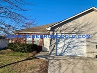 Building Photo - Beautiful 3-bedroom, 2-bathroom Duplex with attached garage