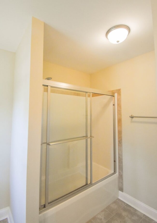 Building Photo - 3 Bedroom 2.5 Bathroom in Haymount - No Pets