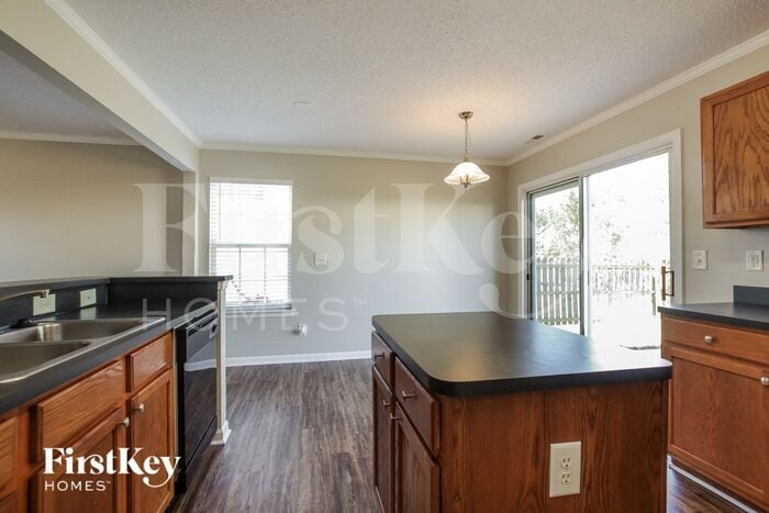 Building Photo - 5547 Mt Mansfield Rd