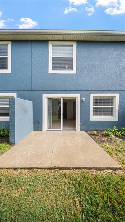 Building Photo - 12649 Somerset Oaks St