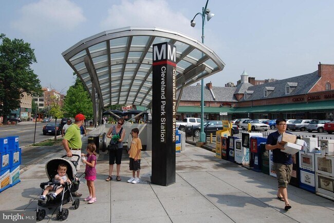 Building Photo - Cleveland Park ** One Bedroom, One Bath