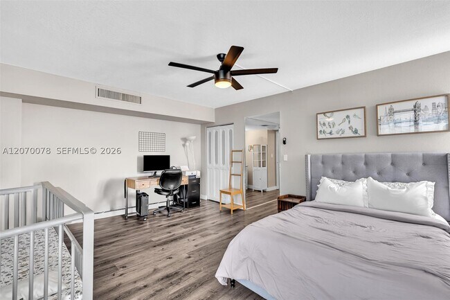 Building Photo - 3375 N Country Club Dr
