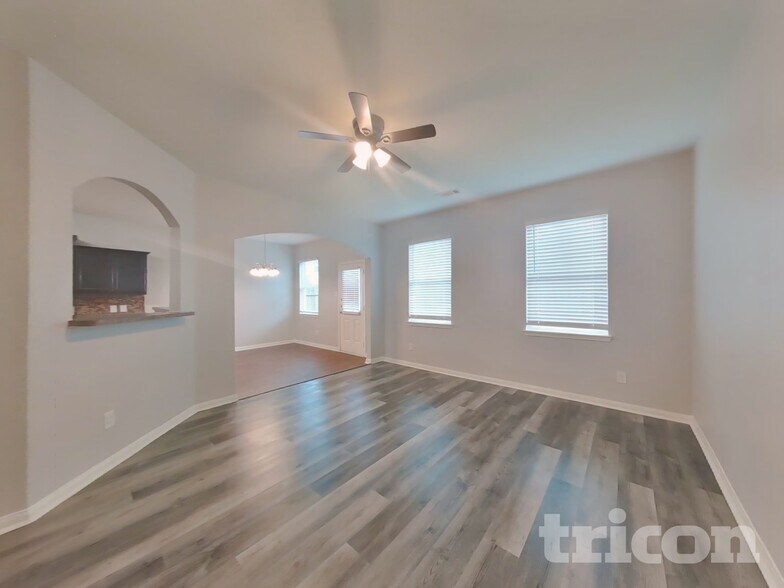 Building Photo - 17142 Common Point Dr