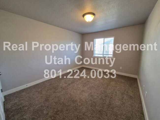 Building Photo - Townhome in Eagle Mountain
