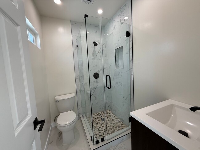 Building Photo - Stunning Fully Renovated Home in Prime Bur...