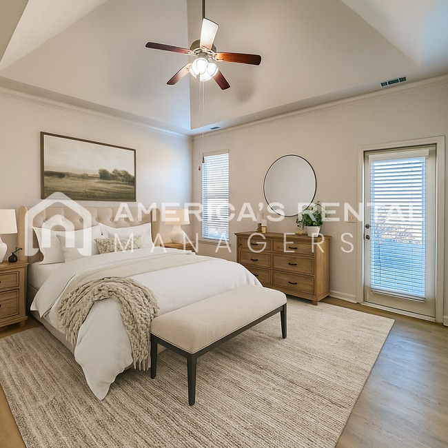 Building Photo - Modern One-Level Living with Pool and Club...