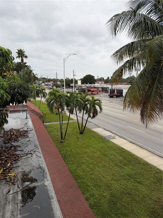 Building Photo - 15221 NE 6th Ave