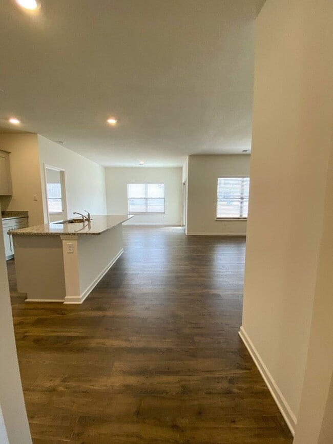 Building Photo - 3 bed, 2 bath in Oakland built in 2023